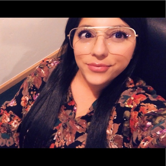 Meet your Posher, Heidi - Picture 1 of 1